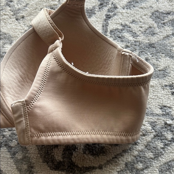 Vanity Fair Cream Women's Bra - Picture 5 of 6